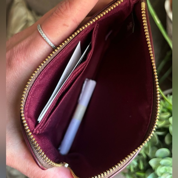 Authentic COACH signature Leather Dino Dice strawberry zip card wristlet π²π© - Picture 3 of 9